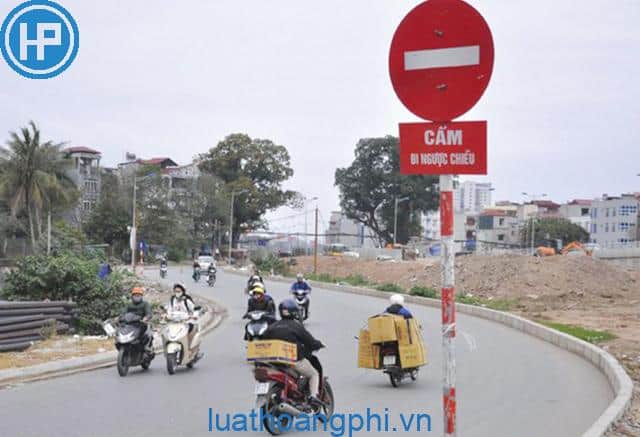 Mức phạt đối với người điều khiển xe máy đi vào đường cấm